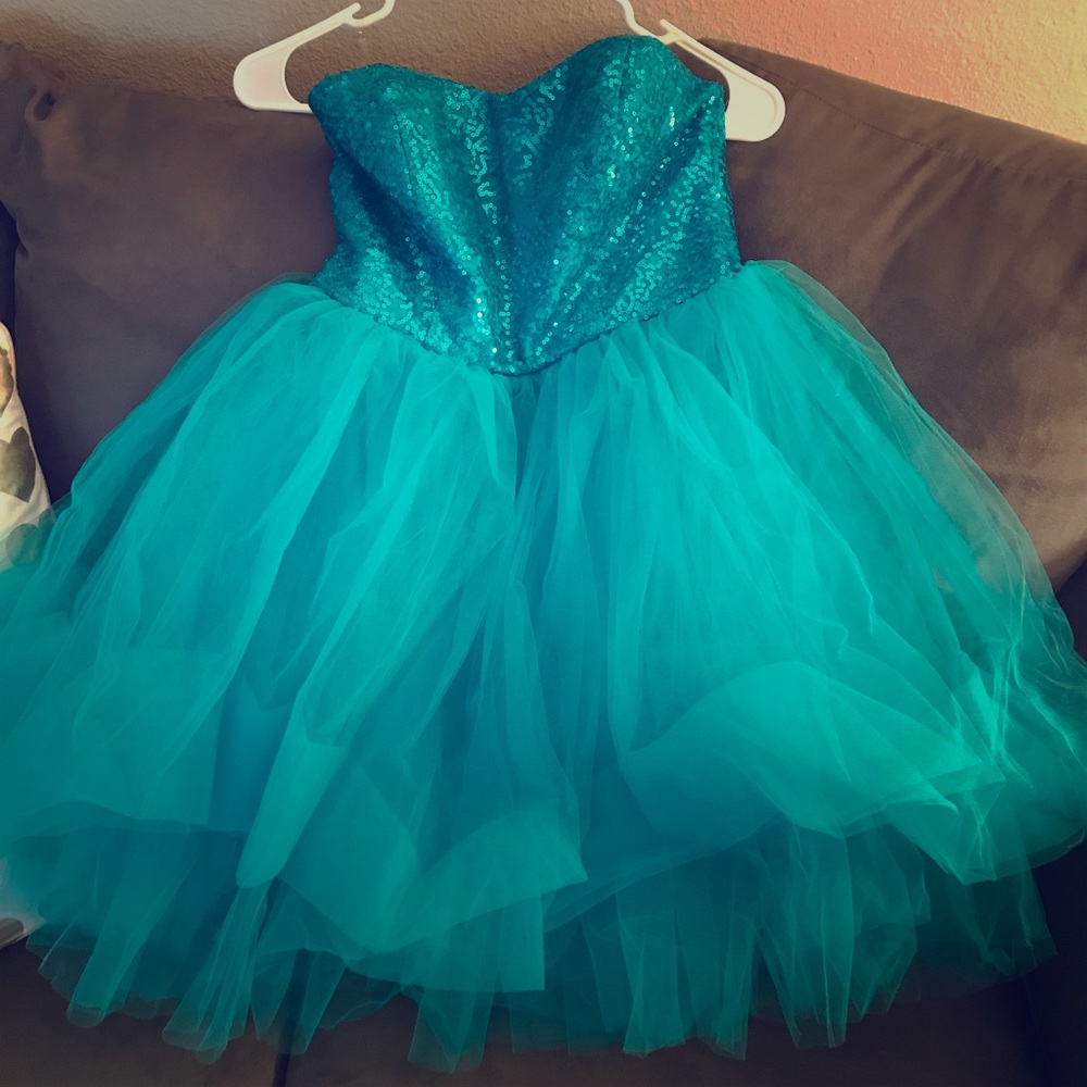 Aqua sequin dress 🌸